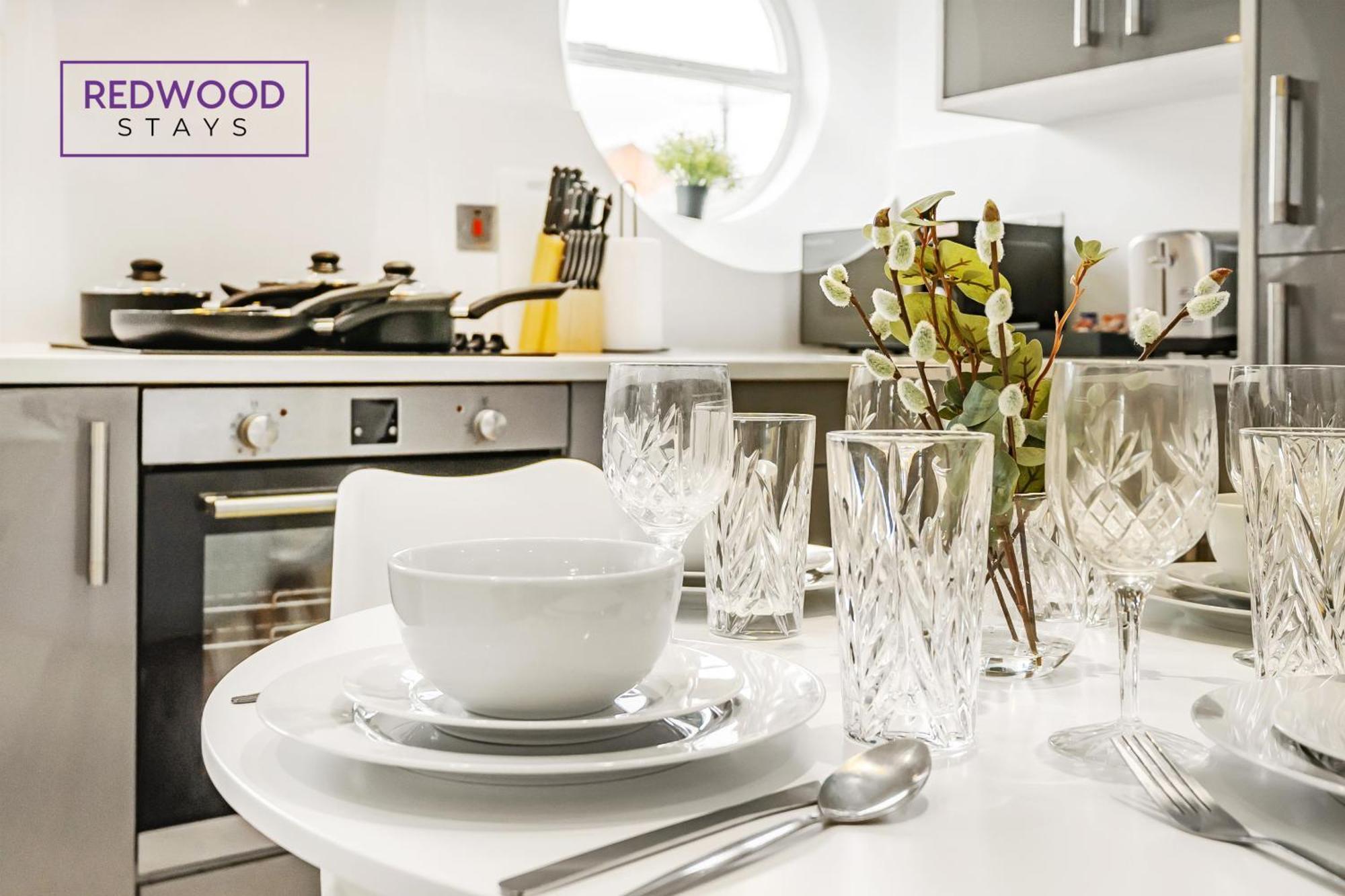 Brand New, 1 Bed 1 Bath, Modern Town Center Apartment, Netflix By Redwood Stays 奥尔德肖特 外观 照片